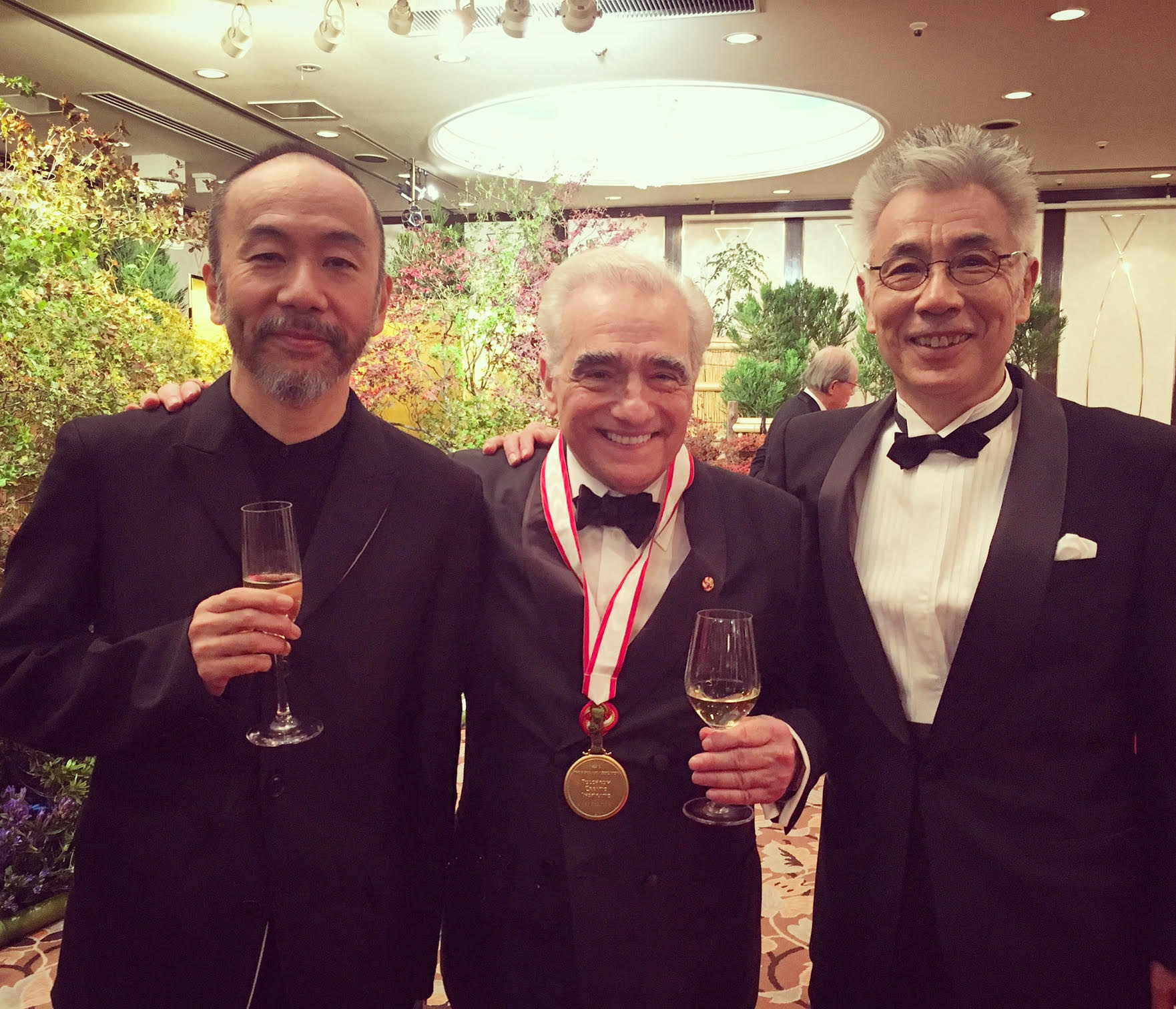 高松宮殿下記念世界文化賞でのスコセッシ監督を囲んで塚本晋也監督と記念撮影